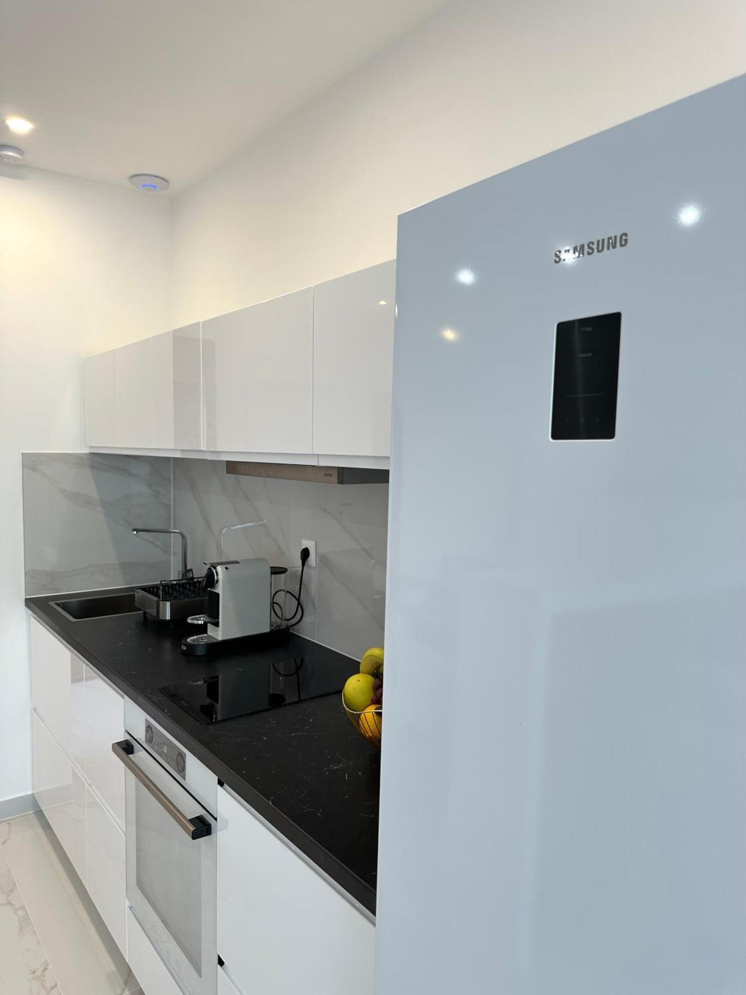 Villa Apartment Danny Baška Voda Buitenkant foto