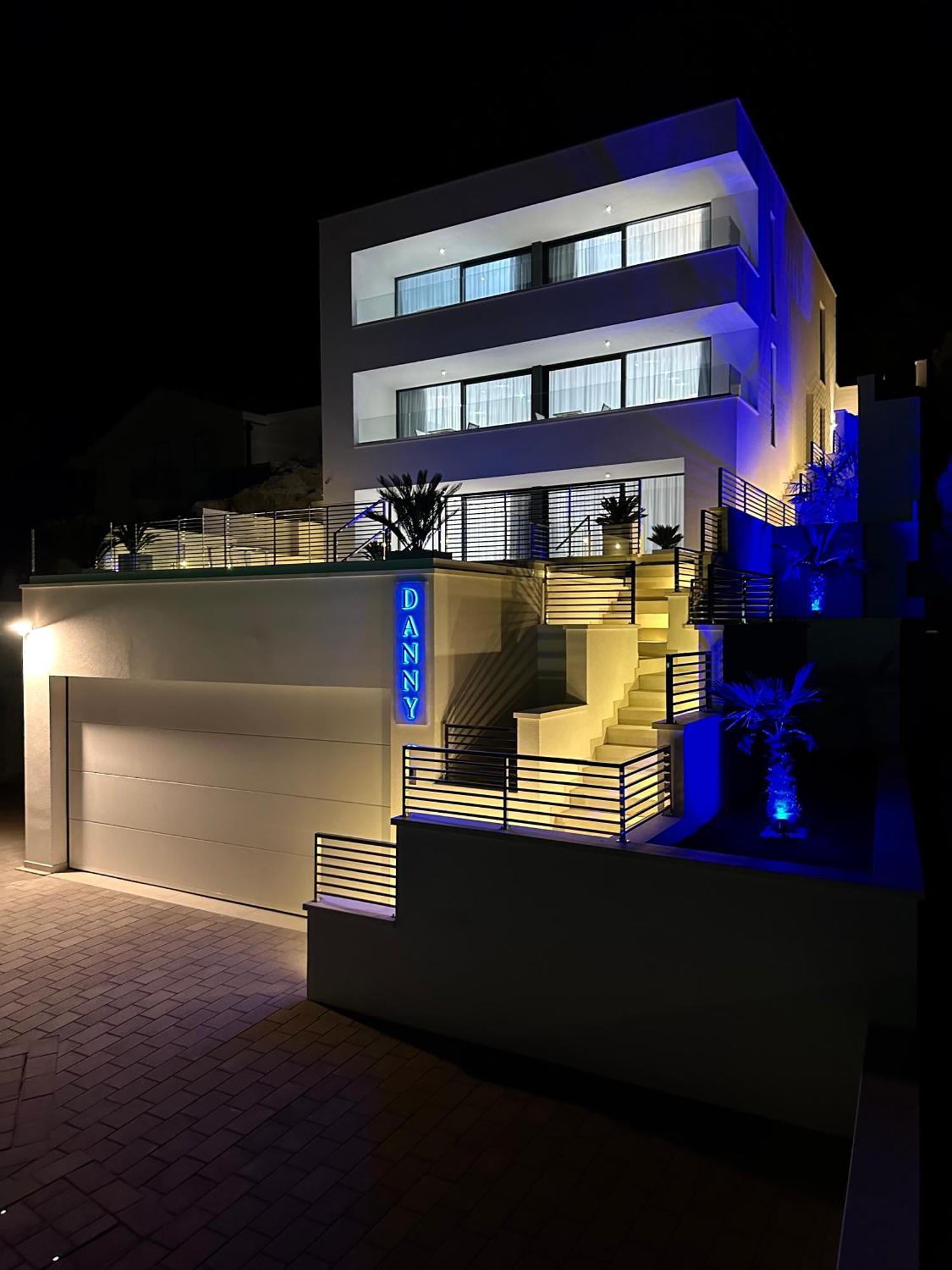 Villa Apartment Danny Baška Voda Buitenkant foto