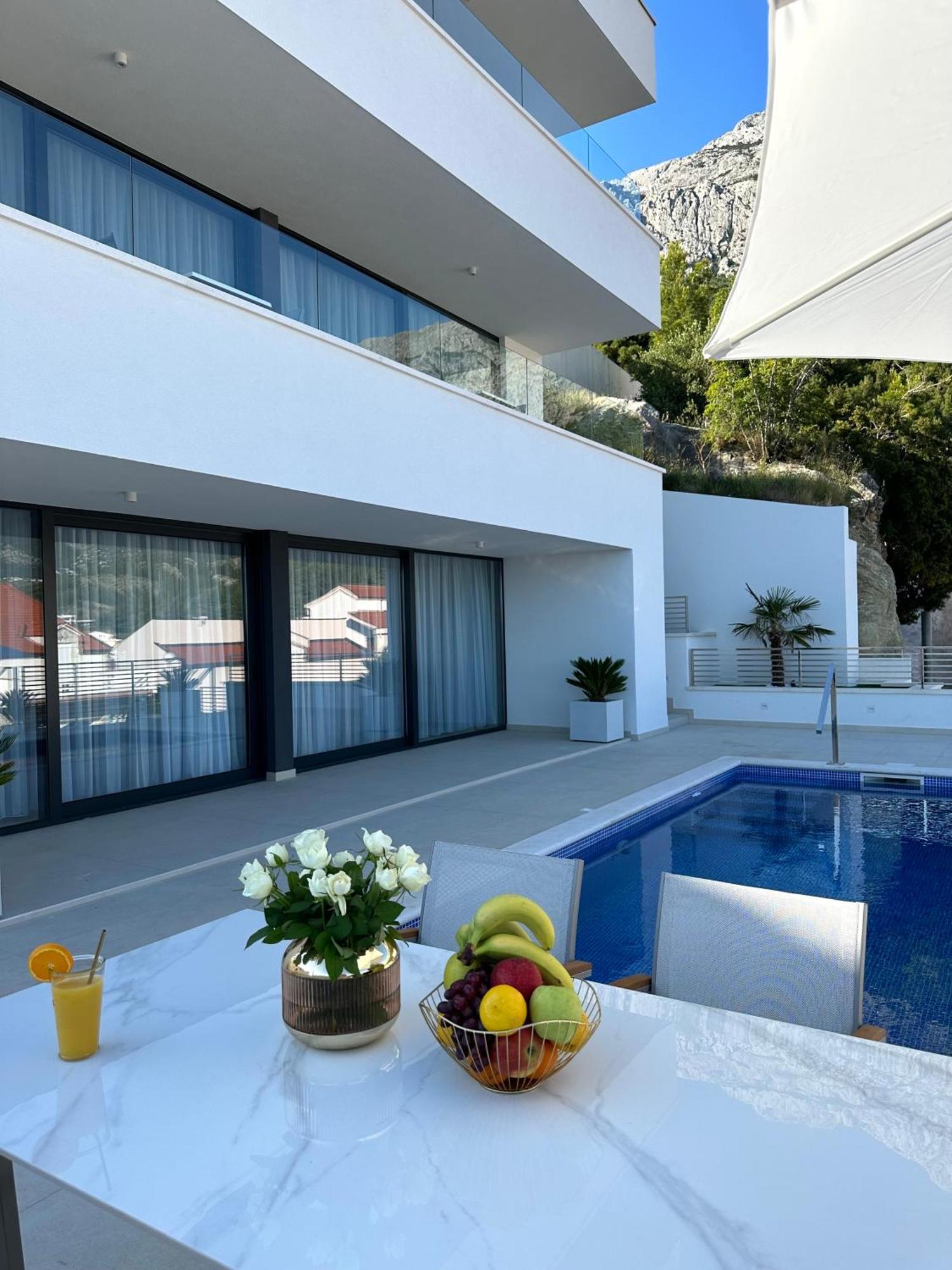 Villa Apartment Danny Baška Voda Buitenkant foto
